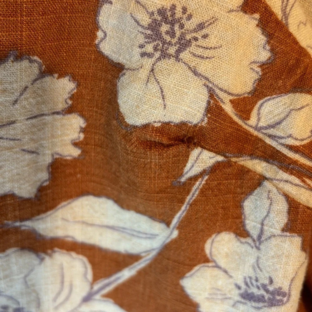 Lush floral linen blend top size L - Picture 10 of 10